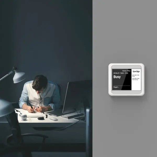 4.2-inches-display-use-case-1-1-600x600.webp